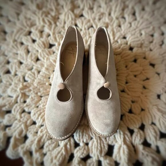 LATIGO FROM ANTHROPOLOGY TAUPE SUEDE SHOES - Picture 3 of 5